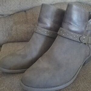 Cute Brown Ankle Boots with zipper 11 wide Easy Streets
